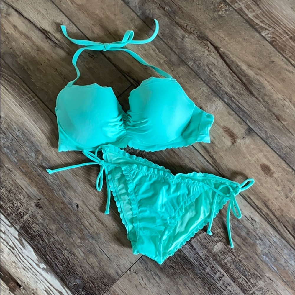 Victoria’s Secret scalloped bikini